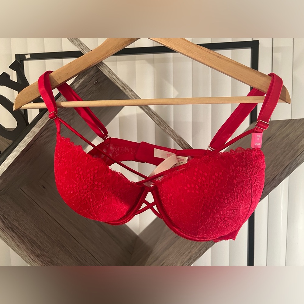 NWT PINK Victoria's Secret ‘The Date’ Red Lace Bra